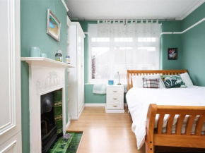 Comfortable Bristol Escape near Gloucester Road